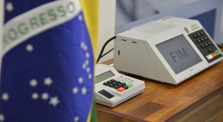 O Tribunal Superior Eleitoral (TSE) conclui a assinatura digital e lacração dos sistemas eleitorais que serão usados nas eleições de outubro (José Cruz/Agência Brasil)